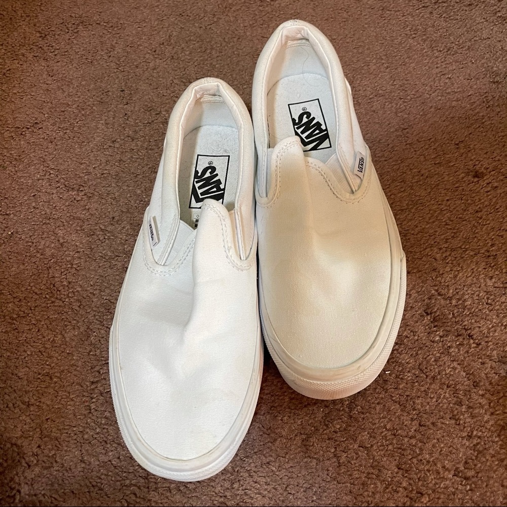 8.5 Women’s Slip On White Vans